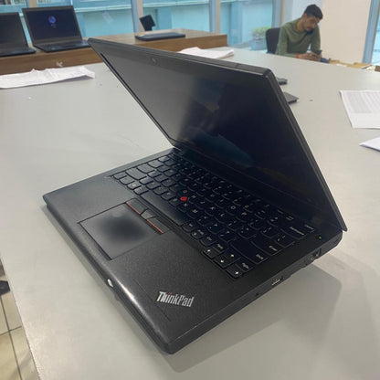 Lenovo Thinkpad X260 Laptop, 12.5 inches, Core i5